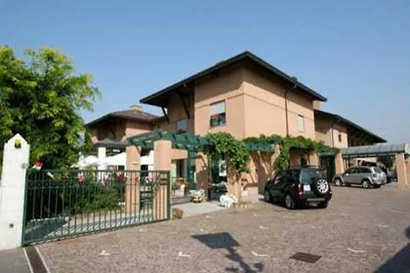 Hotel Da Mariuccia Robecchetto con Induno 3*,  Italia
